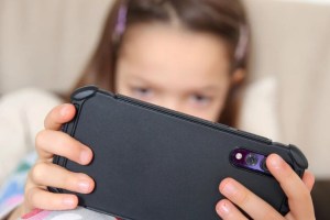 ¡Atentos, padres! Información que los depredadores pueden obtener de tus hijos a través de los juegos en línea