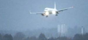 ¡Terror! Boeing 777 de Air France dejó de responder a los comandos del piloto antes de aterrizar, “se volvió loco”