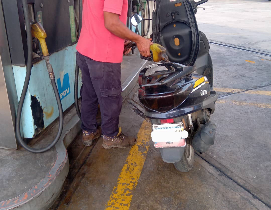 ¡Sin ley! Gasolineras en el occidente de Carabobo calculan el dólar por encima de la tasa oficial