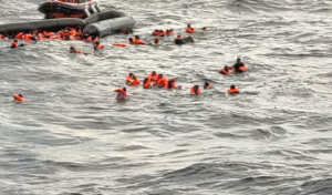 Recuperan seis cuerpos de los 35 desaparecidos por vuelco de barca en Libia