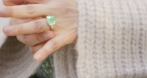 El significado oculto detrás del impresionante anillo de compromiso verde de Jennifer López