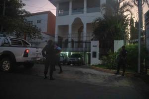 En Imágenes: Esbirros de Ortega custodian entrada de antigua sede de la OEA en Nicaragua