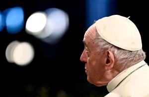 El papa Francisco renuncia a oficiar la Vigilia Pascual por su dolor en la rodilla