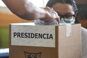 Cierran las urnas en balotaje presidencial en Costa Rica
