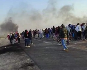 Disturbios en Perú tras paro de transportistas y vías bloqueadas