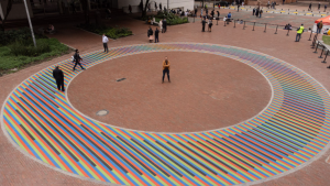 El regalo de Cruz-Diez a Bogotá: un fantástico anillo de 408 mil colores