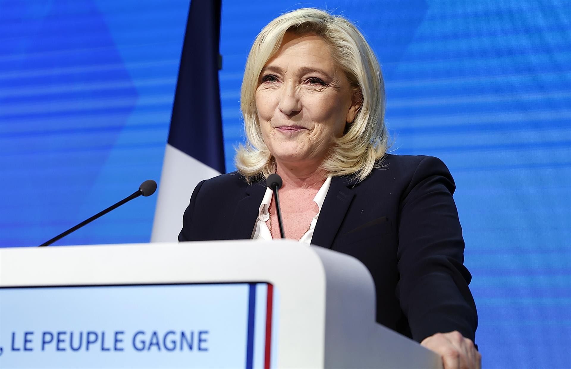 Le Pen reconoce la derrota, pero denuncia “métodos desleales”