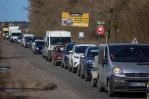 Largas colas para volver a Kiev pese a las advertencias de las autoridades