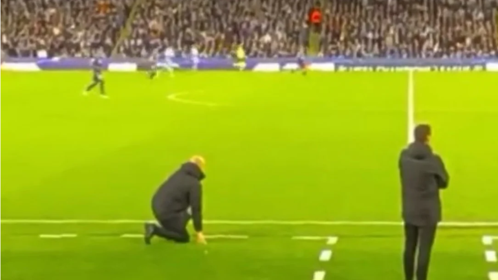 VIRAL: Guardiola por el piso durante la jugada de Vinicius que culminó en gol para el Real Madrid (VIDEO)