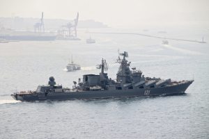 Rusia aseguró que está “controlado” incendio y explosiones en el buque “Moskva”
