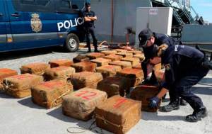 España incauta casi tres toneladas de cocaína en la costa de las Canarias