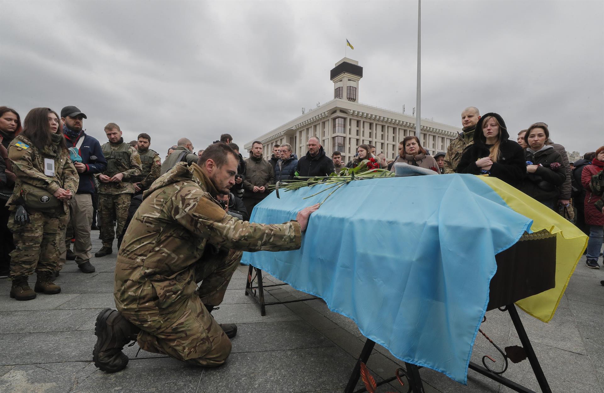 Alcalde de Kiev dice que más de cien kievitas han muerto en la invasión rusa
