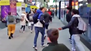 Pánico en Times Square: Gran explosión en alcantarillados puso a decenas de personas a correr (VIDEO)