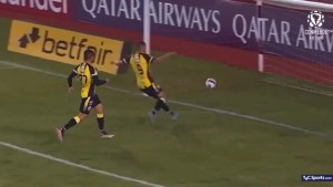 “Venezolanada” en la Libertadores: Jugador del Táchira le arruinó un gol de arco a arco a su guardameta (VIDEO)