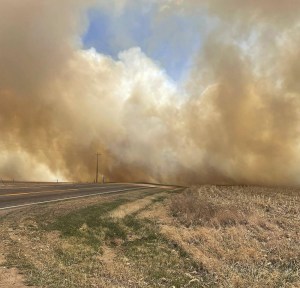 Incendios forestales arden sin control en varios estados de EEUU