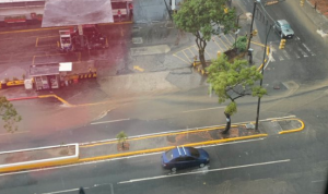 Imágenes: CAOS total en Caracas tras lluvias acompañadas de granizo y drenajes colapsados