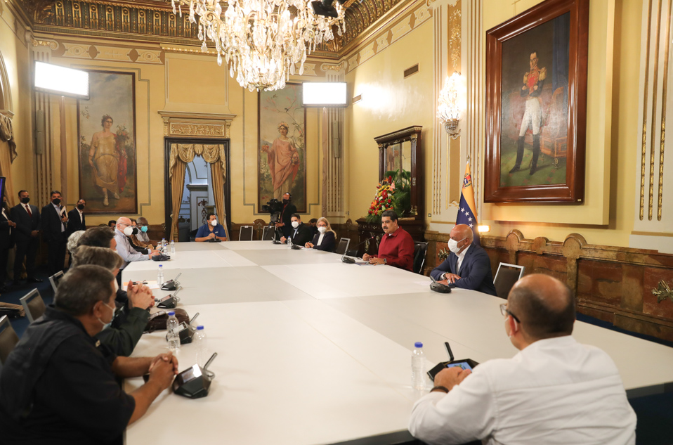 Maduro se reunió con representantes del Foro Cívico en el Palacio de Miraflores