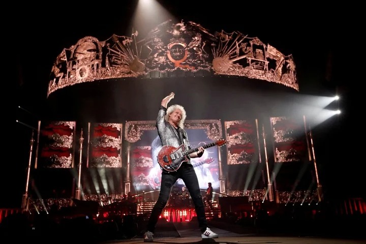 Brian May, el guitarrista de Queen, se animó a cantar en castellano