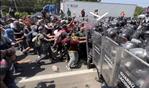 Migrantes marchan desde el sur de México mientras EEUU levanta prohibición por Covid-19