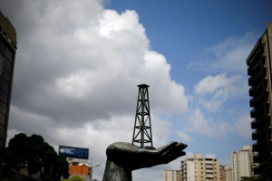 Reuters: Exportaciones de crudo y refinados de Venezuela cayeron 8% en abril