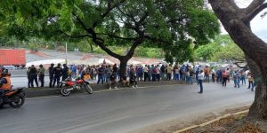 EN IMÁGENES: la protesta de profesores y trabajadores de la UCV para exigir mejoras salariales #29Abr
