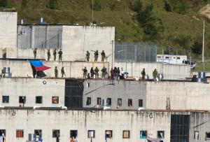Asciende a 19 el número de fallecidos en enfrentamientos en cárcel de Ecuador