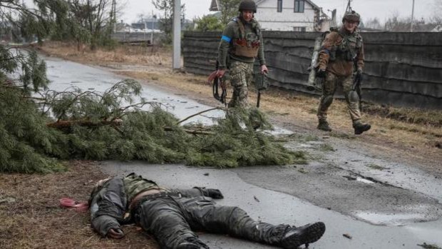 Los cadáveres de más de siete mil soldados rusos se acumulan en las morgues de Ucrania