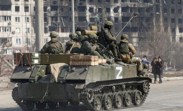 Rusia asegura que más de mil militares ucranianos se rindieron en Mariúpol