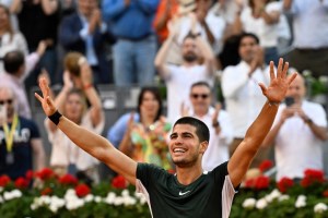 El “muchacho de la película”: Alcaraz sorprende al mundo tras eliminar a Djokovic en Madrid