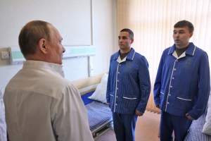 EN FOTOS: Putin visitó por primera vez a soldados rusos heridos en Ucrania recluidos en un hospital de Moscú