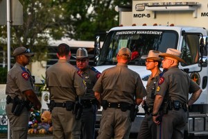Seguridad de Texas: Policía tomó “una decisión errónea” al demorar su intervención en la escuela de Uvalde
