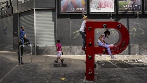 US to ease a few economic sanctions against Venezuela