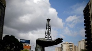 Venezuela’s oil exports fall 8% in April amid quality-linked delays -data