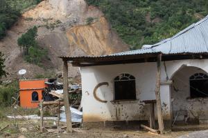 Tres hermanitas mueren tapiadas en Guatemala tras un derrumbe por las lluvias