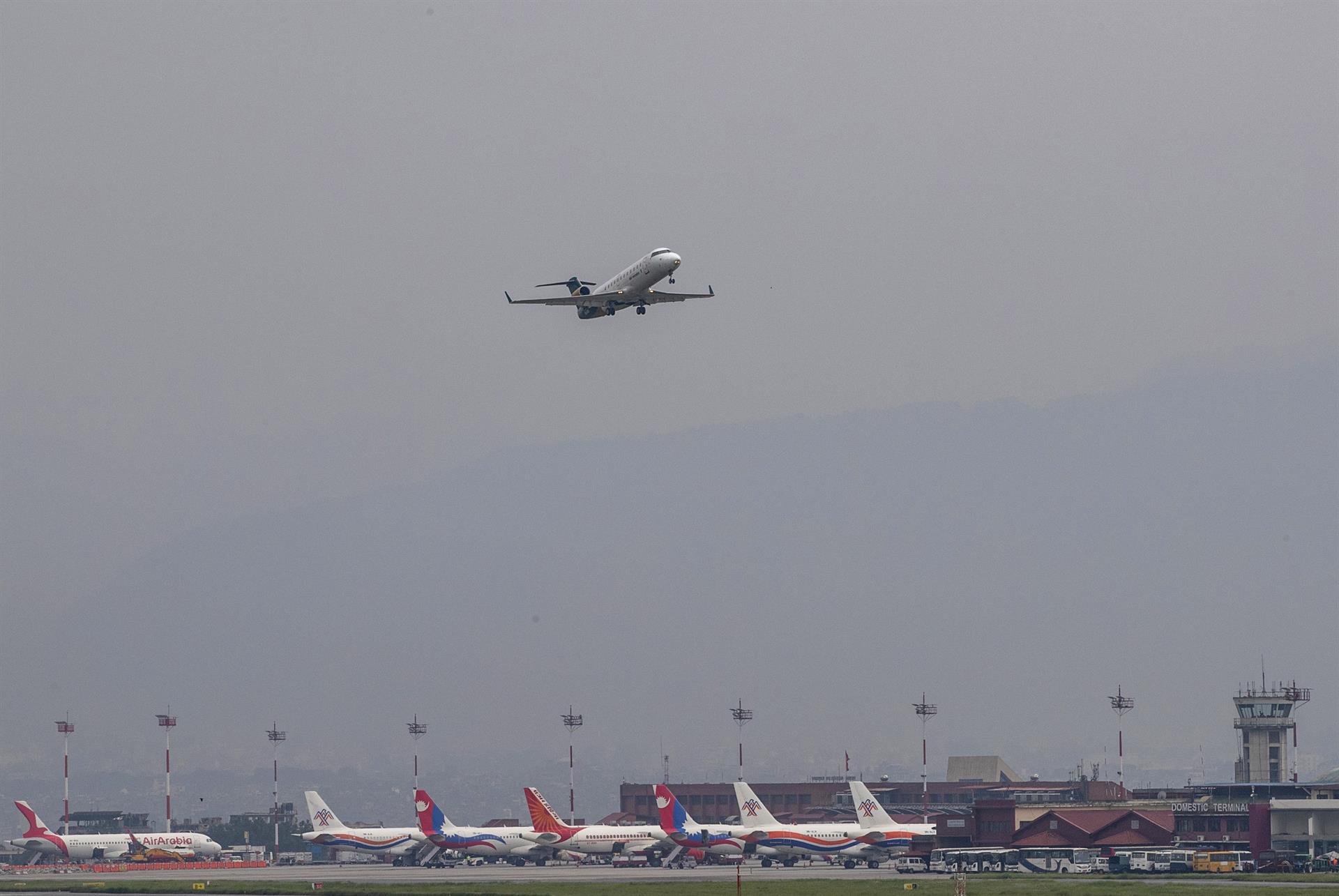Pierden el contacto con un avión con 22 personas a bordo en Nepal