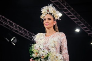 Claudia Suárez regresa a las pasarelas en el desfile de Giovanni Scutaro