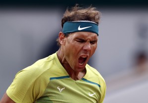Rafa Nadal gana en cinco sets para acudir a su cita en cuartos de Roland Garros con Djokovic