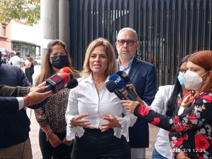 “Enfrenta un juicio sin ninguna prueba”: Abogados de Roland Carreño a la espera del inicio de la audiencia #9May (VIDEO)