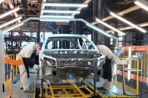 Rusia reduce normas de fabricación de carros ante escasez de componentes eléctricos y repuestos