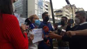 Desamparados por el chavismo, pacientes oncológicos se plantan en el Ivss en Caracas por su derecho a vivir #24May