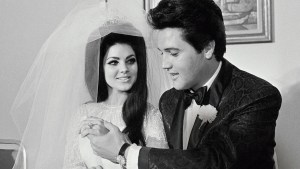 Entre los excesos y el amor adolescente, el casamiento de Elvis Presley y Priscilla que hoy sería un escándalo