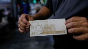 In Venezuela, inflation and dollarization deepen schism between private and state employees