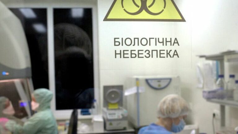 Rusia denunció que farmacéuticas de EEUU están vinculadas con red de biolaboratorios en Ucrania