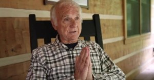 “El sexo te acerca a Dios”: Dejó trabajo de sacerdote en EEUU para convertirse en estrella porno a los 83 años