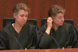 Se viraliza la expresión de agotamiento de la jueza del caso de Johnny Depp y Amber Heard