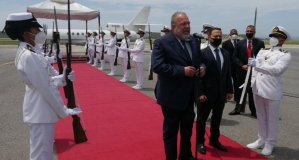 Arribó a Venezuela el primer ministro cubano para “afianzar lazos” con el chavismo