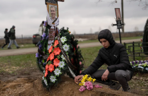 El escalofriante testimonio de un adolescente ucraniano que vio como mataron a su padre en Bucha (Fotos)