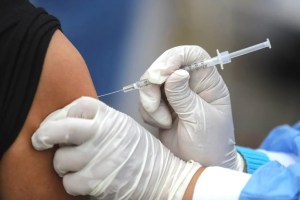 Alianza Global de vacunas advierte que aún hay 16 países con menos del 10 % de vacunados