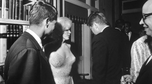 Sexo, conspiraciones y muerte: a 60 años del sensual “Happy Birthday” que Marilyn Monroe le cantó a John Kennedy