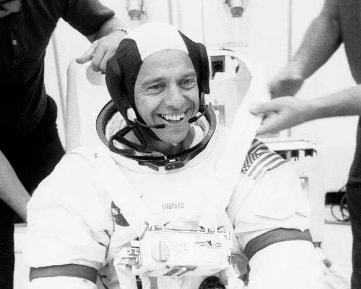 Alan Shepard, el primer americano en el espacio que puso en peligro la misión por que se hizo pis encima